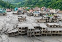 Népal: au moins 270 morts et plus de 1300 disparus