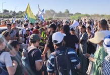 La marche ; « Des milliers de personnes marchent vers Gaza »