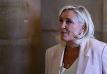 Présidentielle: Marine Le Pen confirme sa candidature