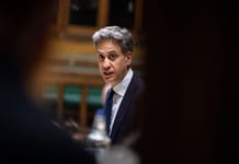 Ed Miliband : Le « fier Juif britannique » qui a tourné le dos aux Juifs