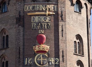 Au cœur de Copenhague le Nom divin en lettres d’or