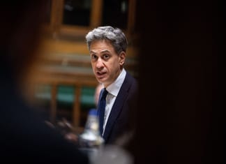 Ed Miliband : Le « fier Juif britannique » qui a tourné le dos aux Juifs