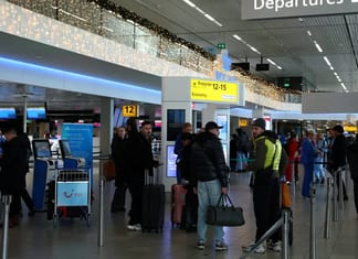 Des passagers israéliens ont été arrêtés et fouillés à l’aéroport