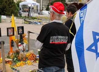 Trois ans après, Israël se recueille