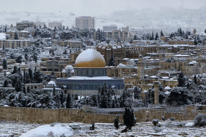 Israel-connait-une-tempete-du-siecle-qui-a-fait-tomber-plusieurs-centimetres-de-neige-jeudi-matin_scalewidth_961
