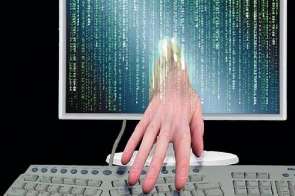 021111-hackers-m_600_400