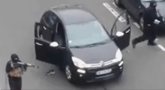les-deux-terroristes-s-appre-tant-a-tuer-policier