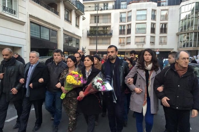 les-kurdes-soutiennent-charlie-hebdo_899_600