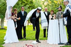 les-traditions-du-mariage-autour-du-monde-mariagecom-robes-dco-inspirations-tmoignages-prestataires-100-mariage-136-int_594_396-300x200