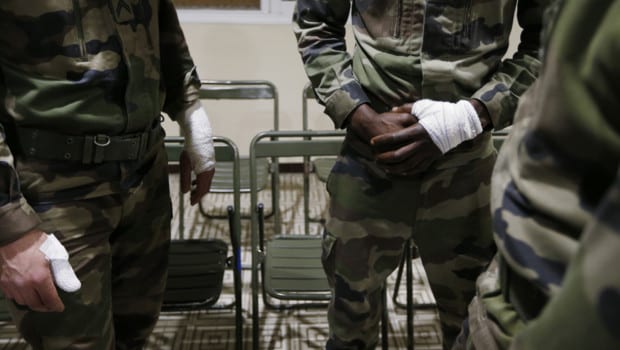 militaires-blesses-nice-11357071ytvkw_1713