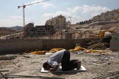 A-Palestinian-worker-in-E-001_404_269