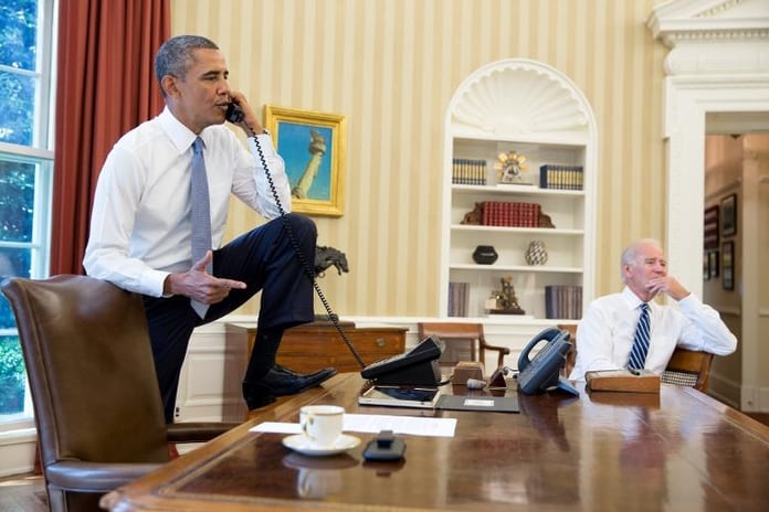 barack-obama-au-telephone-avec-le-president-republicain-de_971415_764_509