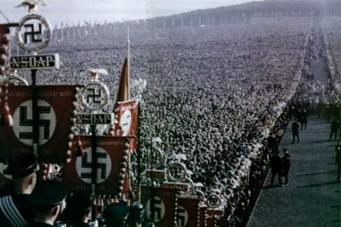 hitler8on4-9crad_497_332
