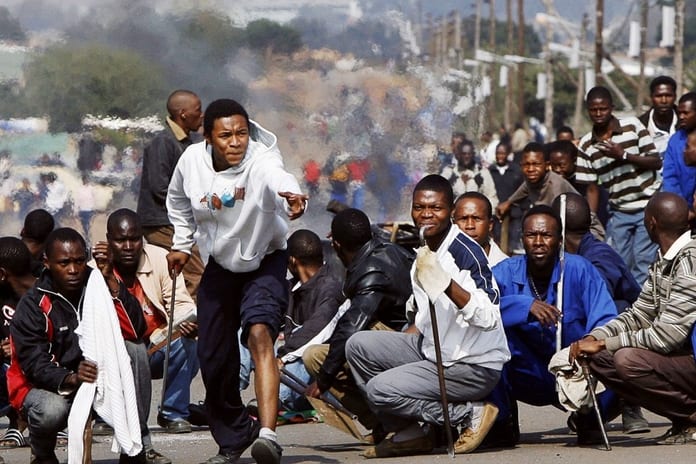 violences-xenophobes-en-afrique-du-sud_963_642