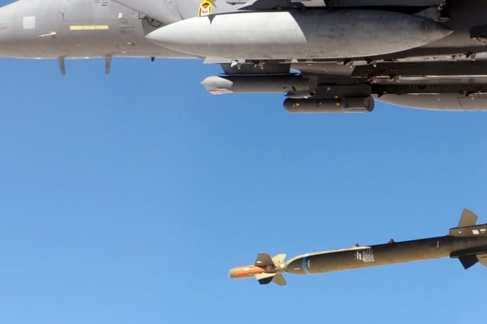 GBU-28-B-Drop-F-15E-2_932_622
