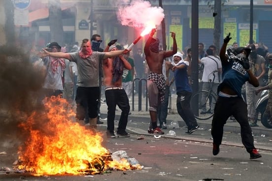 manif-tt-width-604-height-372-bgcolor-000000_552_368