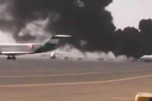yemen-la-piste-de-l-aeroport-de-sanaa-detruite_5330011_521_348