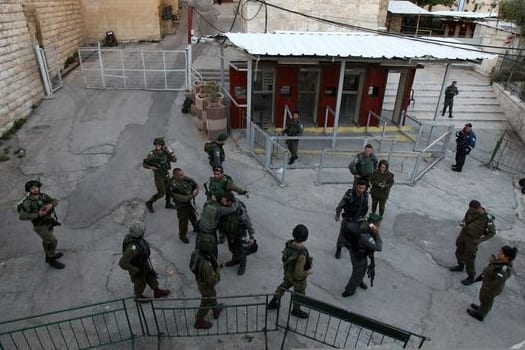 4622824_6_7c33_la-police-israelienne-a-l-endroit-ou-un_2fb17247563fe8773c7ad362bb77ee2e_525_350