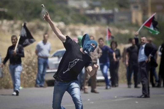4644430_5_9099_la-premiere-intifada-le-soulevement_3cd84ef2419d167b2dfa70f398ade33f_534_356