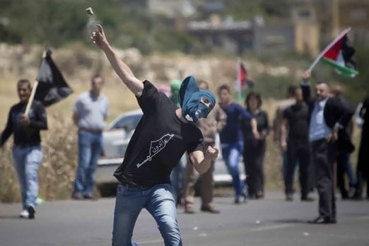 4644430_5_9099_la-premiere-intifada-le-soulevement_3cd84ef2419d167b2dfa70f398ade33f_534_356_522_348