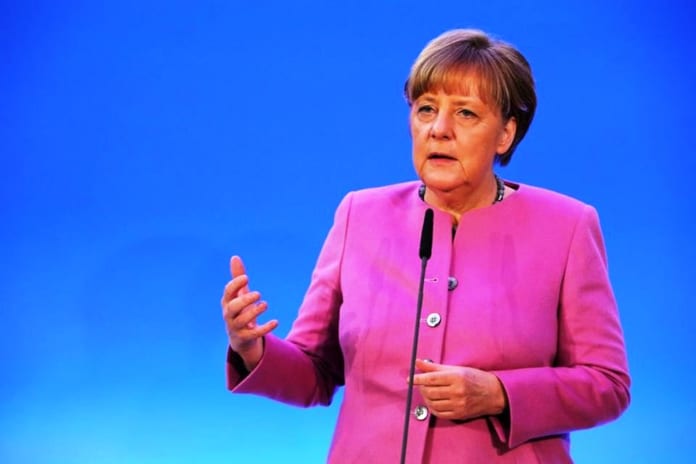 841770-la-chanceliere-allemande-angela-merkel-s-exprime-devant-son-parti-le-cdu-le-8-janvier-2016-a-mayence