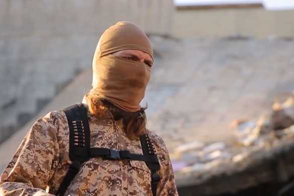 photo-extraite-d-une-video-diffusee-par-le-groupe-ei-dans-la-province-irakienne-de-ninive-le-30-janvier-2016-montrant-un-jihadiste-parlant-francais_5507733_587_391