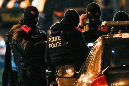 151122_mv2c7_bruxelles-policiers_sn635_533_355