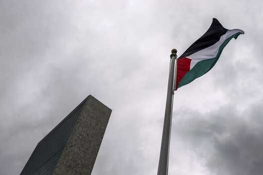 4858461_6_8af5_le-drapeau-palestinien-aux-nations-unies-a-new_f09c5d3734496789cf9ff86407d956db_528_352