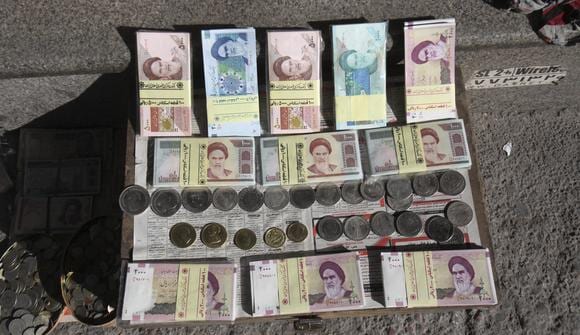 la-fg-wn-iran-sanctions-20130206-001