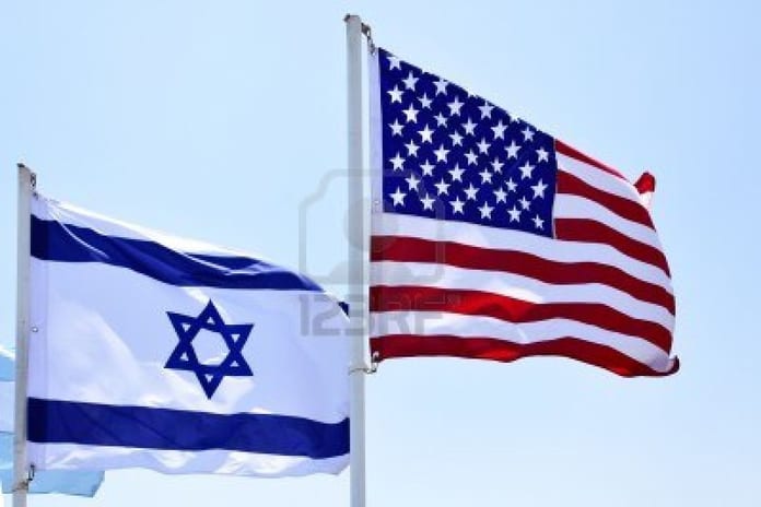 5148383-drapeaux-des-etats-unis-et-israel-dans-le-vent-close-up