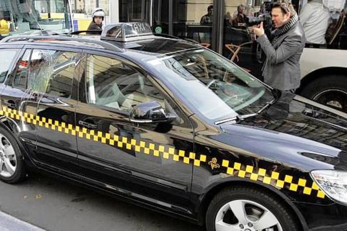 676275574_ID7690078_taxis_083610_H3UT9U_0