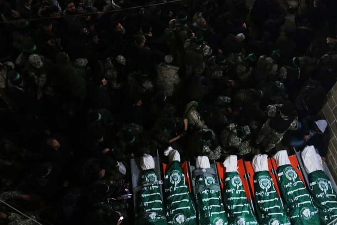 obseques-de-sept-militants-du-hamas-tues-dans-l-effondrement-d-un-tunnel-le-29-janvier-2016-a-gaza_5509157_881_587
