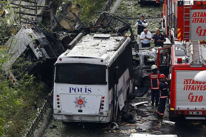 turquie-istanbul-attentat_5611035_956_638