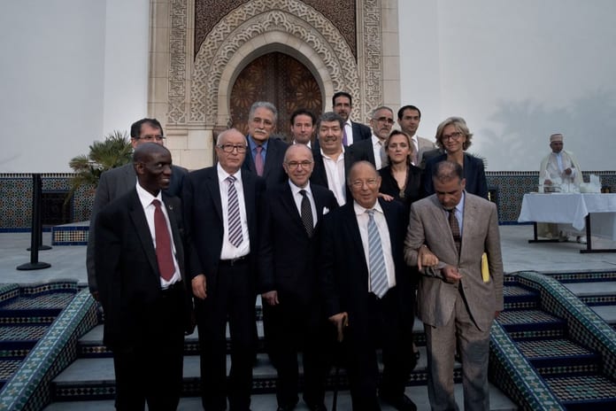 Le-Conseil-francais-du-culte-musulman-reuni-autour-de-Bernard-Cazeneuve