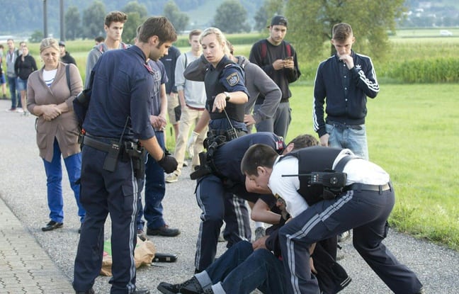 648x415_homme-suspecte-avoir-poignarde-deux-passagers-train-autriche-arrete-police-mardi-16-aout-2016