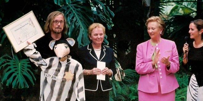 Luc-Descheemaeker-left-receiving-an-award-from-Belgiums-Queen-Paola-in-2002.-Courtesy-of-Sint-Jozefs-Institute-660x330