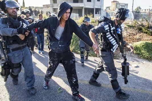 4521140_7_d1be_arrestations-lors-de-heurts-entre-forces-de_3bc070a213830984efcac5407e974d6c