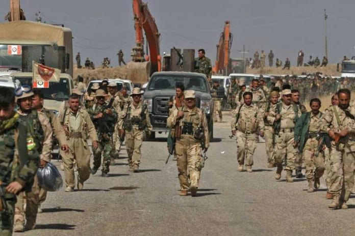 957686-des-combattants-peshmergas-avancent-en-direction-de-nawran-a-10-km-au-nord-est-de-mossoul-pour-prend1_894_596