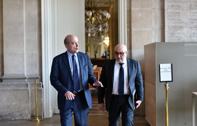 648x415_ludovic-martinez-cotes-alain-juppe-sortie-conference-presse-mairie-bordeaux-25-janvier-2016