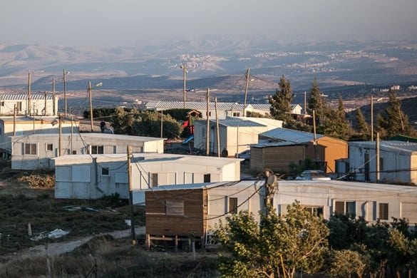 amona-90