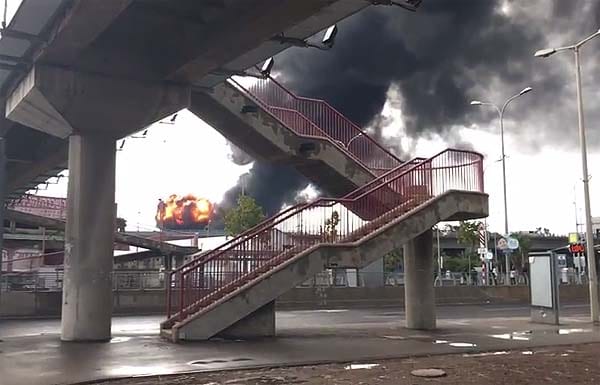Heavy-smoke-over-Haifa-oil-refineries-1