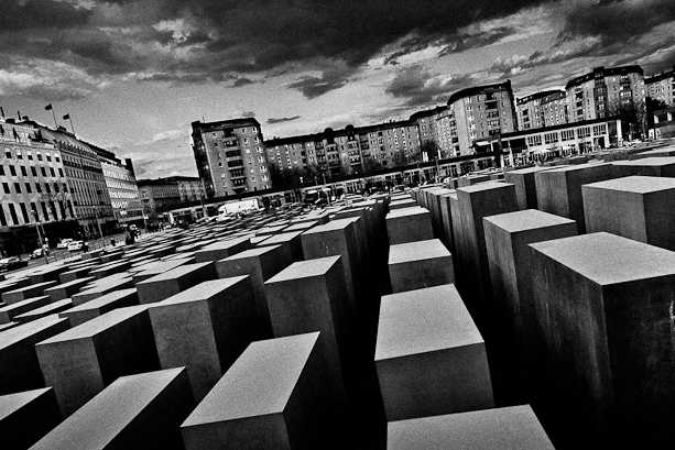 20120421-Visite-du-Memorial-a-Berlin-Intro_614_409