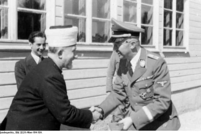 Bundesarchiv_Bild_101III-Alber-164-18A_Großmufti_Amin_al_Husseini_Heinrich_Himmler_793_529