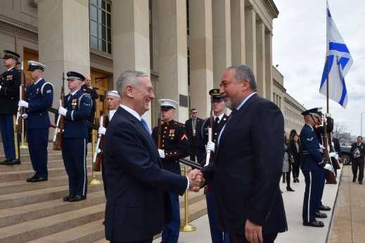 Lieberman-et-Mattis-à-Washington-Ariel-Hermoni-MD_519_346