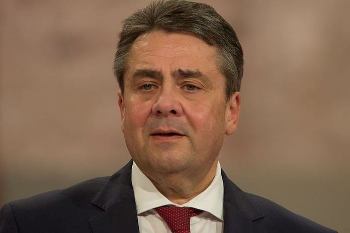2017-03-19_Sigmar_Gabriel_SPD_Parteitag_by_Olaf_Kosinsky-3 (1)