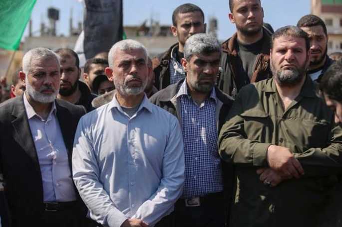 Hamas-Gaza-Chief-Yehya-Al-Sinwar-2L-and-Hamas-leader-Ismail-Haniyeh-L-696x464_685_457