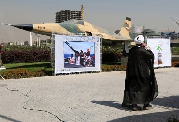 Exposition-Teheran-materiel-militaire-ayant-servi-lors-guerre-Iran-Irak-entre-1980-1988-Les-Americains-confirme-Iran-intervenait-irakien-contre-positions-Daech_0_1400_410