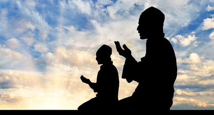 islam_muslims_praying_banner_7-31-16-1_sized-770x415xc