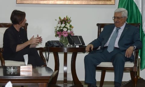 Zehava-Gal-On-chez-Mahmoud-Abbas