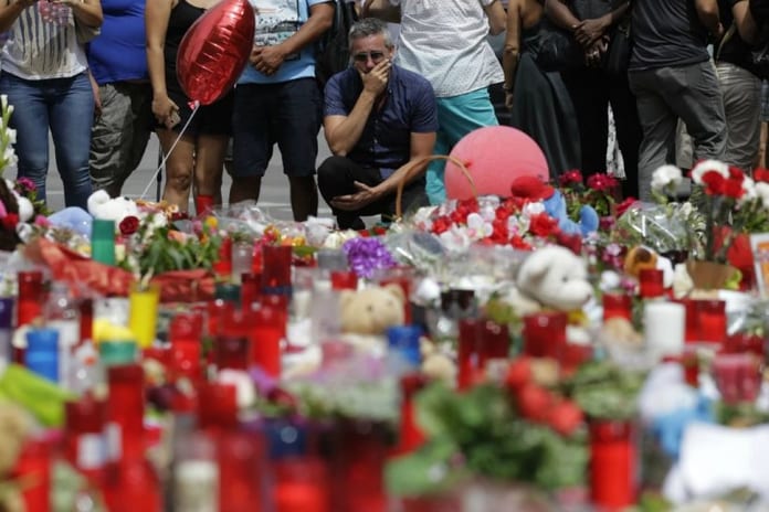 barcelone-hommage-ramblas-attentat-1200x728